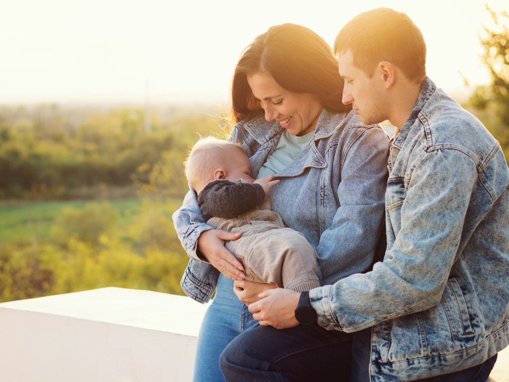 留停期間,雇主還要支付員工勞健保嗎?以健保來說,員工可以選擇原單位投保或辦理轉出。