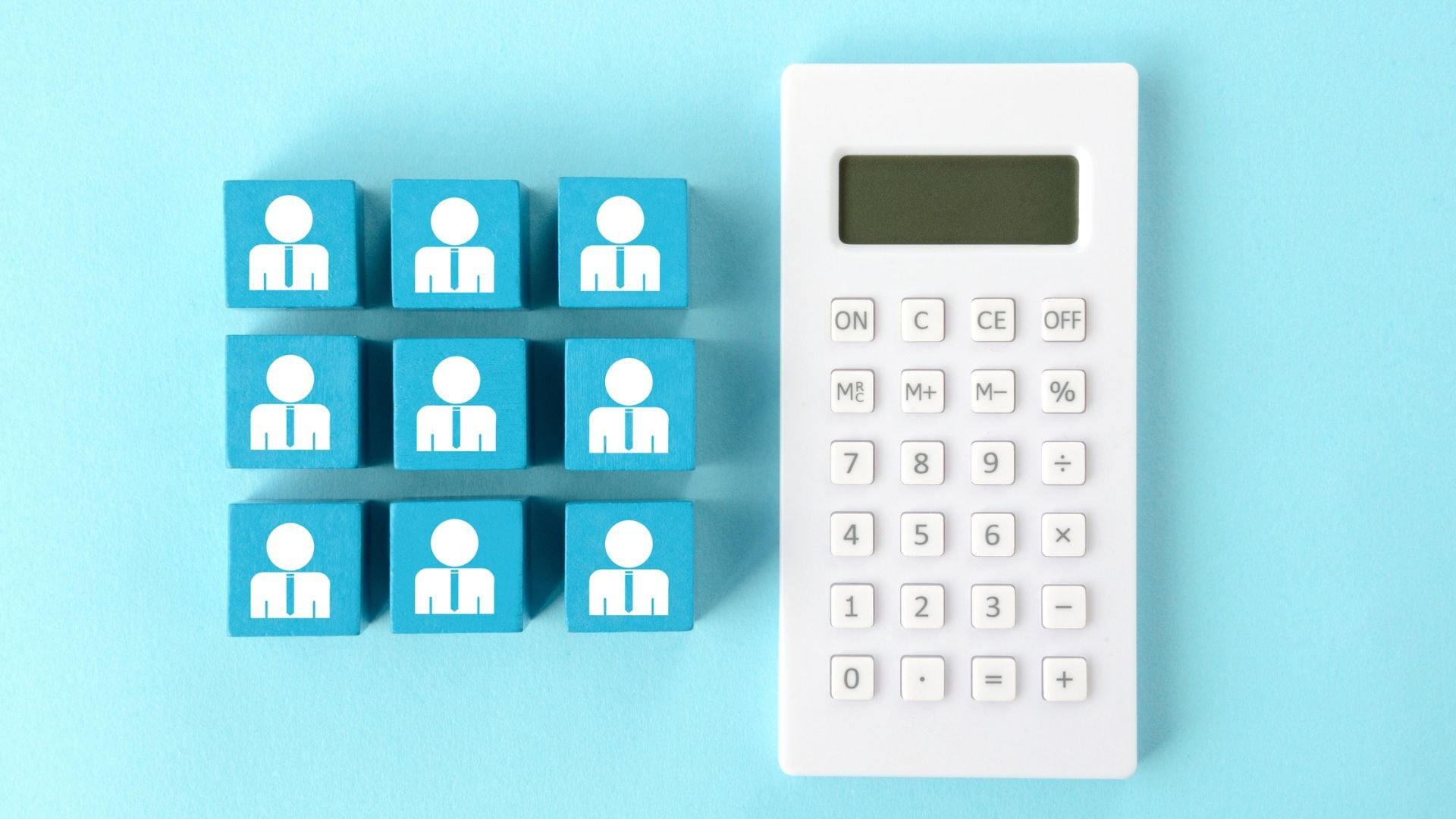 一般來說,中大型企業的用人成本基本上會以「薪水的 1.6 倍」開始計算,有的企業甚至抓到 2.8 倍