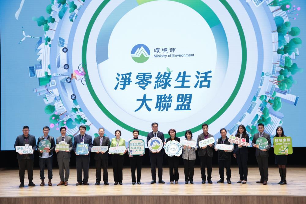 許多企業誤以為實踐 ESG 意味著增加營運成本，但 Slasify 過去十年的經驗證明了另一條路：獲利成長與減碳永續，從來就不是單選題。加入「淨零綠生活大聯盟」是我們給出的具體解方。當你選擇以遠距工作、數位化流程與 EOR 模式建立跨國團隊時，你不僅省下了龐大的海外實體管理成本，更直接從源頭斬斷了不必要的碳排放。