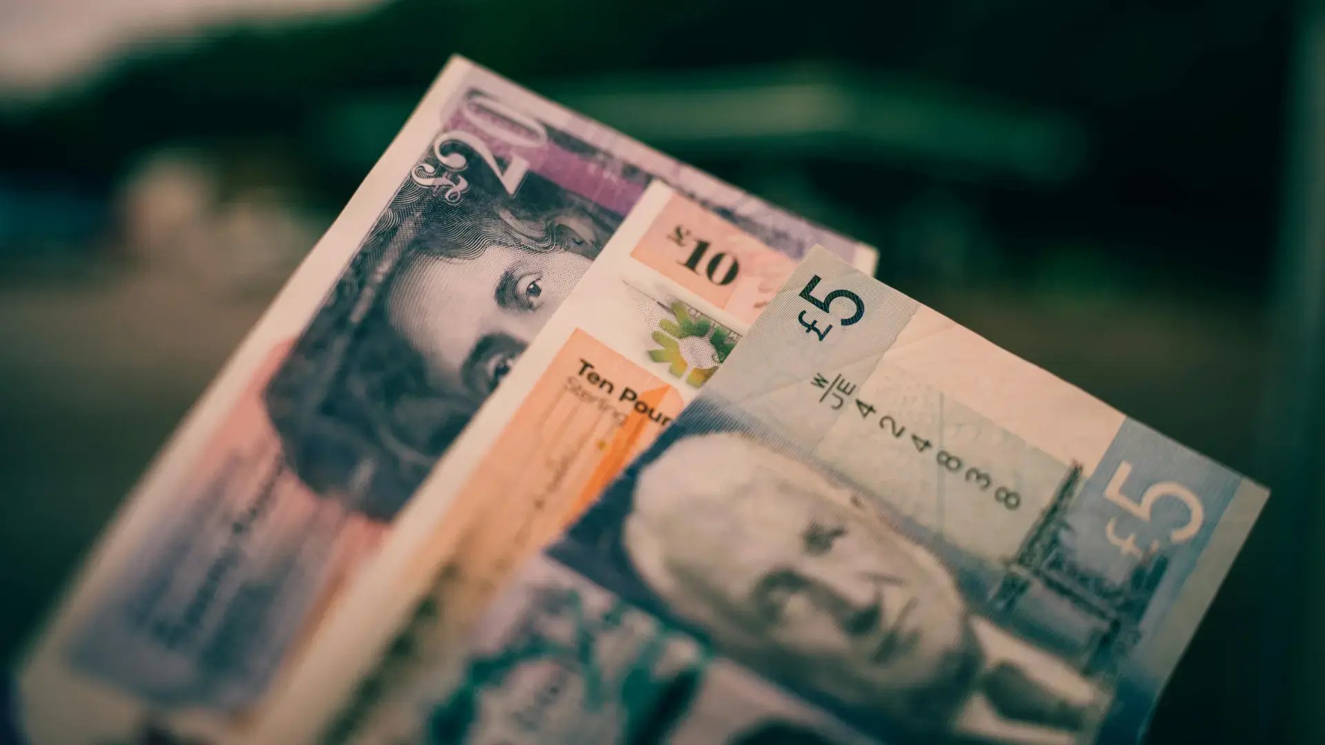 A multi-currency payroll platform helps companies run global payroll across multiple countries, pay workers in different currencies, and manage payroll through a more centralized workflow.