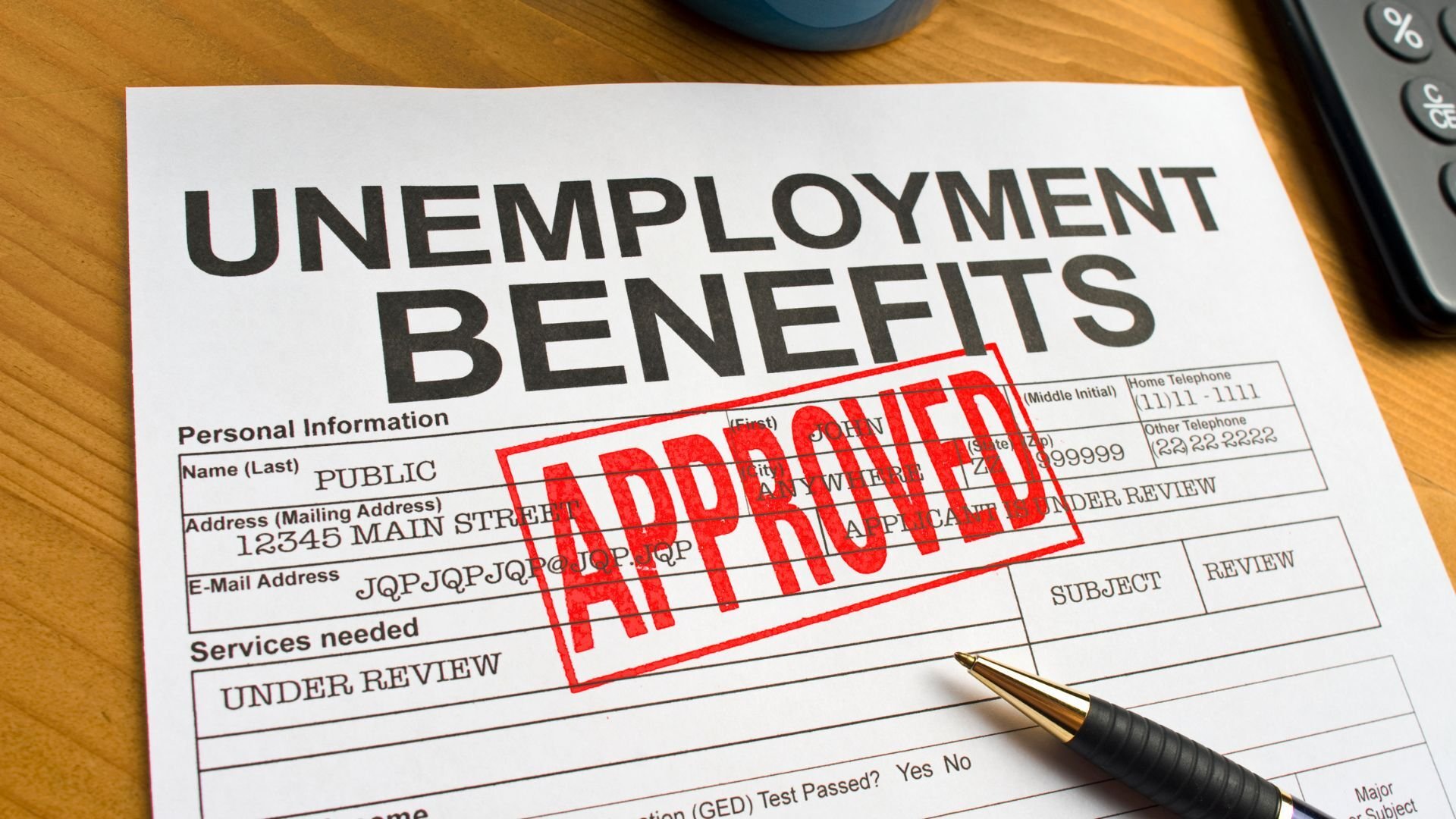 在越南，失業保險制度適用於繳納失業保險滿 12 個月以上的越南公民（外籍人士不適用）。合格者可申請失業津貼，金額為離職前六個月平均投保工資的 60%，但不得超過當地最低工資的五倍。（