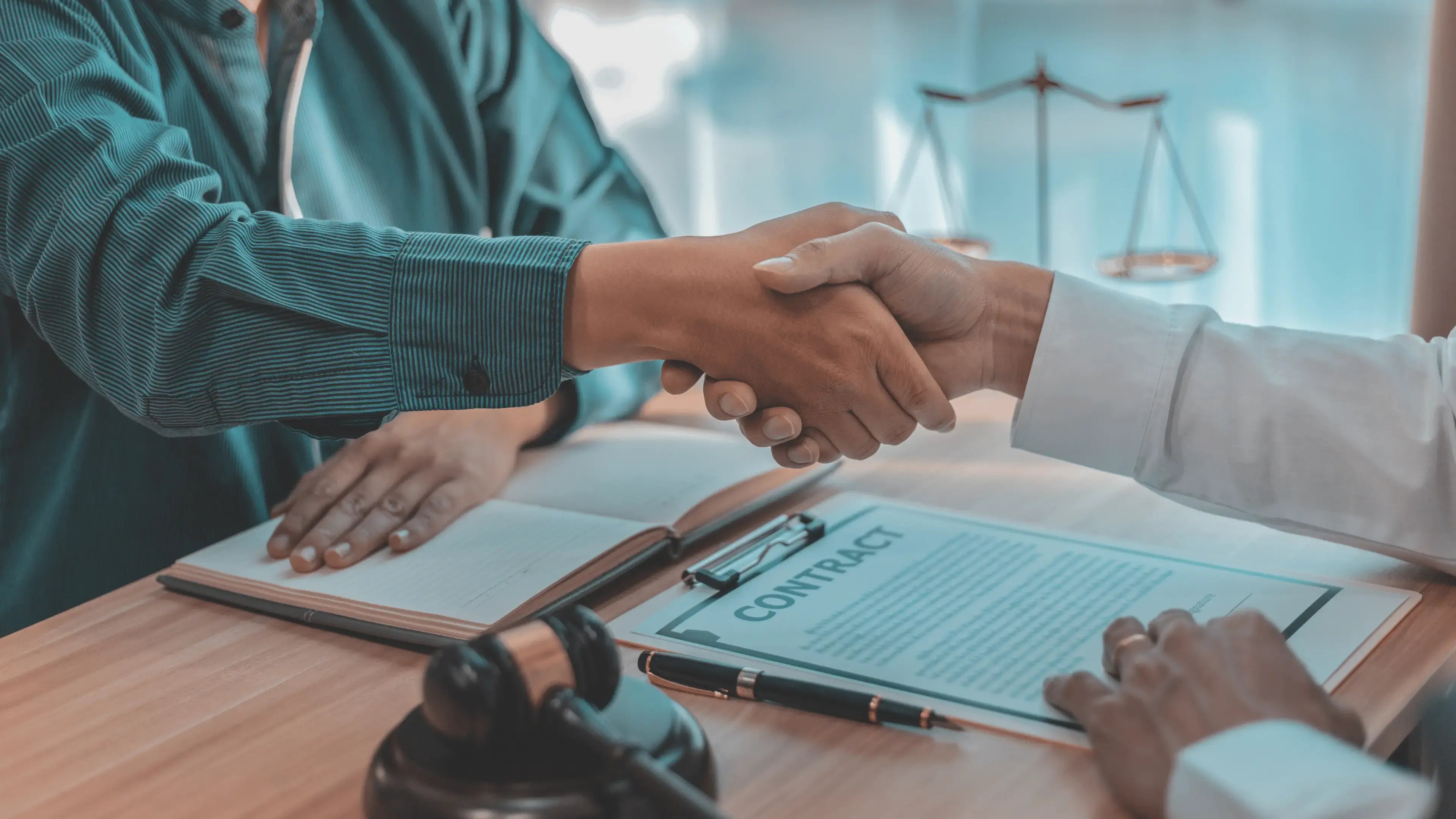When HR leaders and founders ask, "what is contract of service?", the simplest answer is that it's a formal employment agreement establishing a direct employer-employee relationship. Under this model, the employer has significant control over how, when, and where the work is performed.