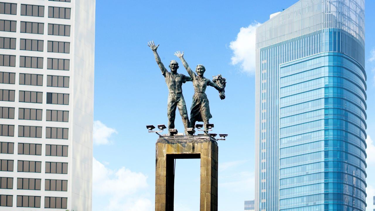 Boosting Productivity: Research shows that shorter work weeks can actually make people more productive. When employees are well-rested and happy, they tend to get more done in less time. Better Mental Health: Less work-related stress means better mental health. With an extra day off, employees have more time to relax, recharge, and take care of themselves. Improved Work-Life Balance: An extra day off gives employees more time for family, hobbies, and rest. This leads to a more balanced and fulfilling life, which can increase overall happiness and job satisfaction.