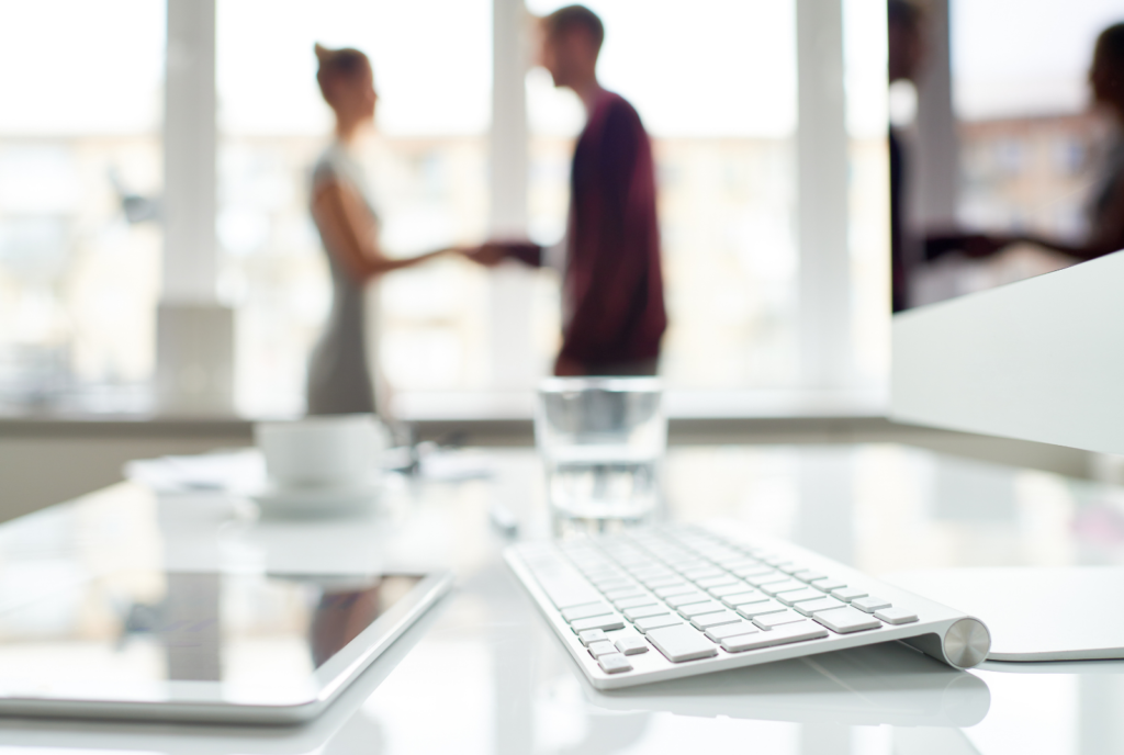 遠距，讓我們重新審視調整過去的經驗，提高效率；遠距，讓我們運用更多的線上協作工具，加速數位化；遠距，讓人們開始思考，如何槓桿遠距的特性，產生另一種生活的可能性。