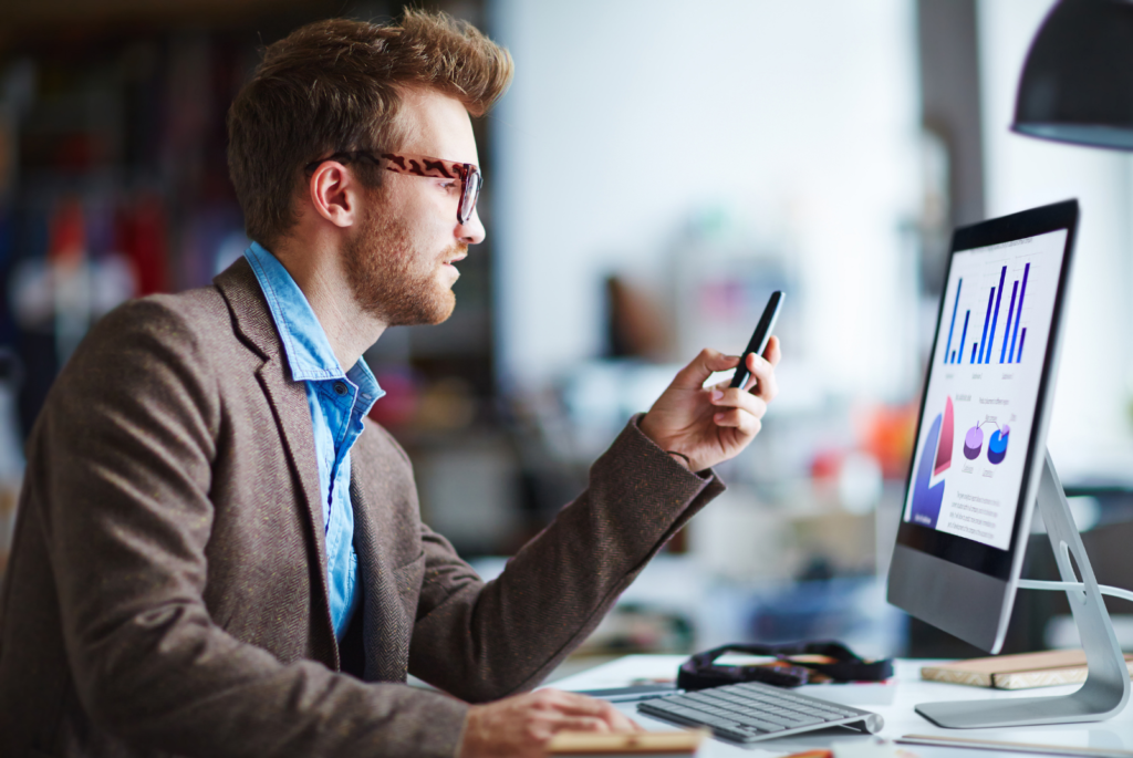 傳統商業開發可以透過實體會面、面對面的拜訪來達到溝通與交流，沒見面怎麼談生意？很多人說，遠距讓人與人的溝通變得更加困難，情感上也變得比較疏離；也有人說，遠距讓傳統「信任」的建立變得更加困難（可以參考Simon Sinek在 YouTube 上分享他對『 The FUTURE of Remote Work 』的想法）。