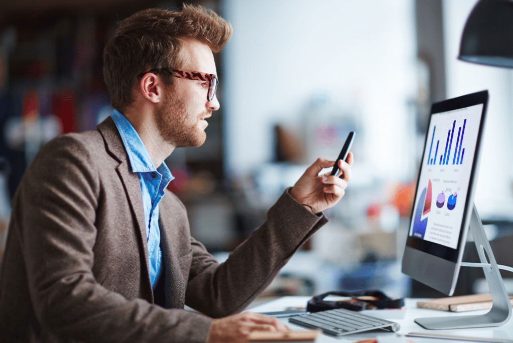 傳統商業開發可以透過實體會面、面對面的拜訪來達到溝通與交流,沒見面怎麼談生意?很多人說,遠距讓人與人的溝通變得更加困難,情感上也變得比較疏離;也有人說,遠距讓傳統「信任」的建立變得更加困難(可以參考Simon Sinek在 YouTube 上分享他對『 The FUTURE of Remote Work 』的想法)。