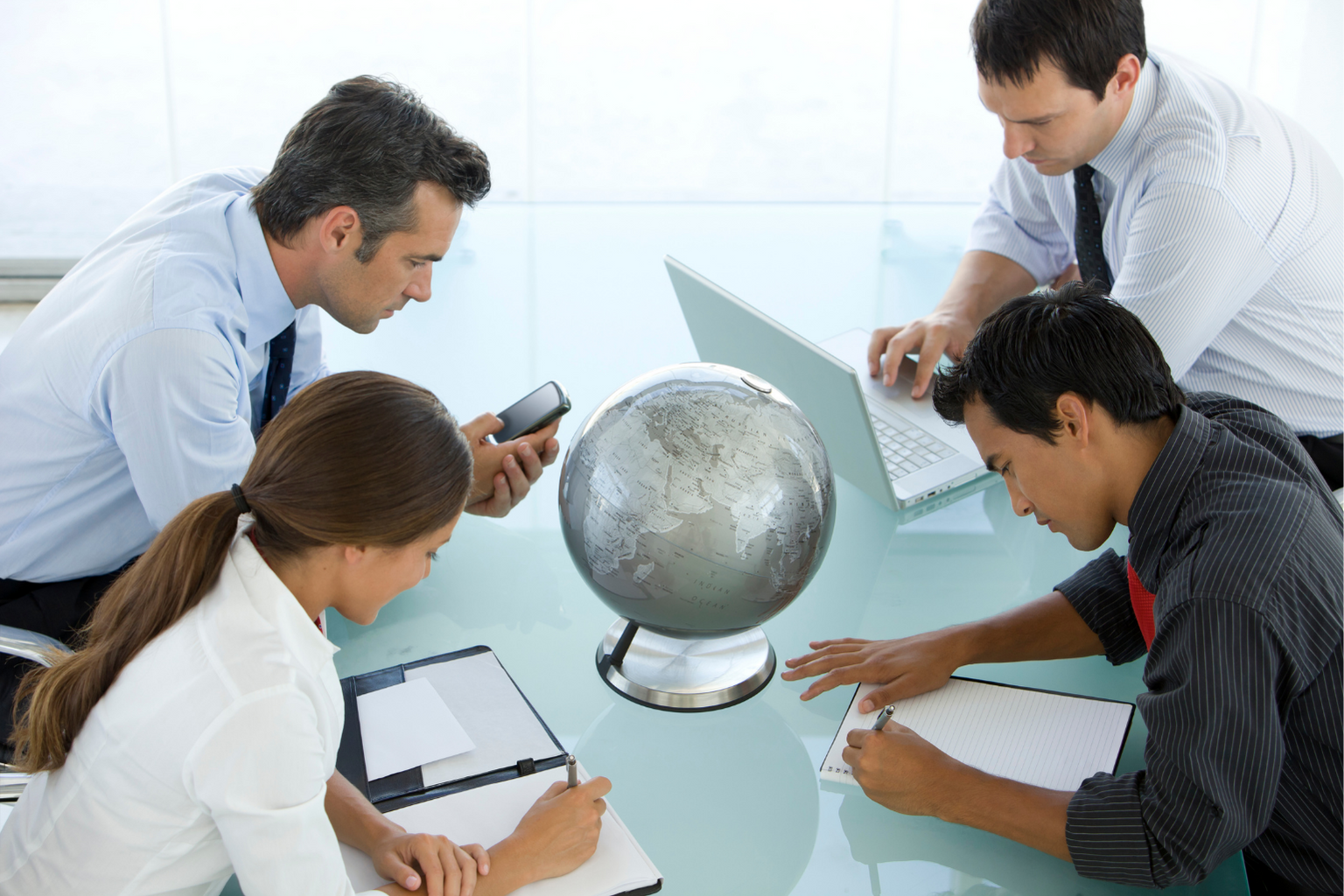 專欄觀點｜疫情過後，跨國遠距工作白熱化？如何增進「職場生存力」的10種方法！