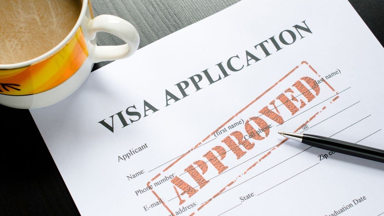 International hiring often requires securing the appropriate visas and work permits. This process can be time-consuming, expensive, and filled with bureaucratic hurdles. For companies unfamiliar with the immigration process in specific countries, delays in visa approvals can push back start dates and impact project timelines.