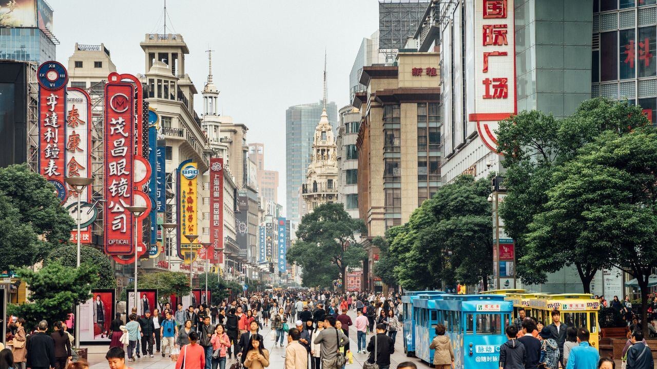 The catch is that APAC is not one market. There is no single harmonizing employment directive like the one the European Union enforces, and statutory rules differ sharply from Singapore to Seoul to Jakarta.