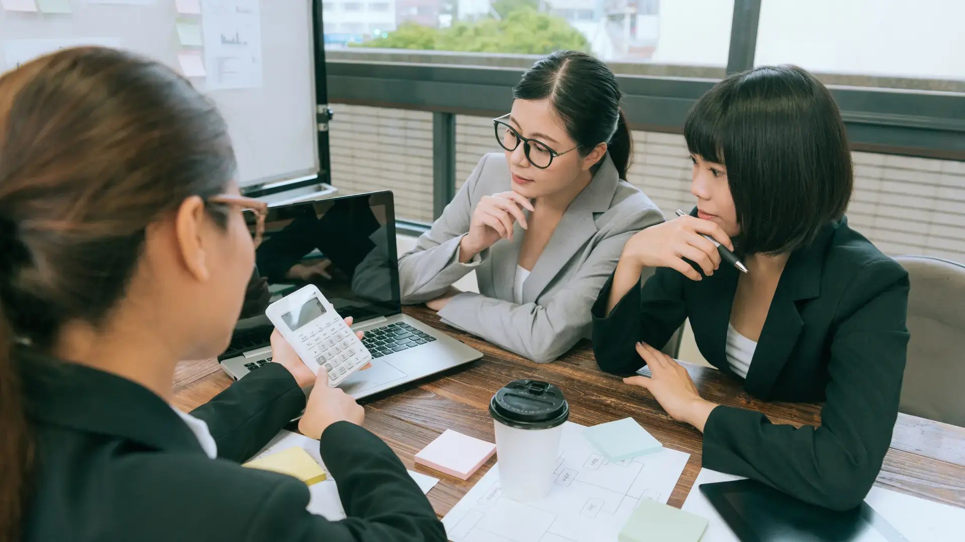 The many holiday clusters, Cuti Bersama calendar, and overtime premium pay rules make managing payroll and compliance in Indonesia especially challenging. Getting payroll and documentation wrong can easily snowball into potential audits, disputes, and penalties, especially around key holidays like Lebaran. 