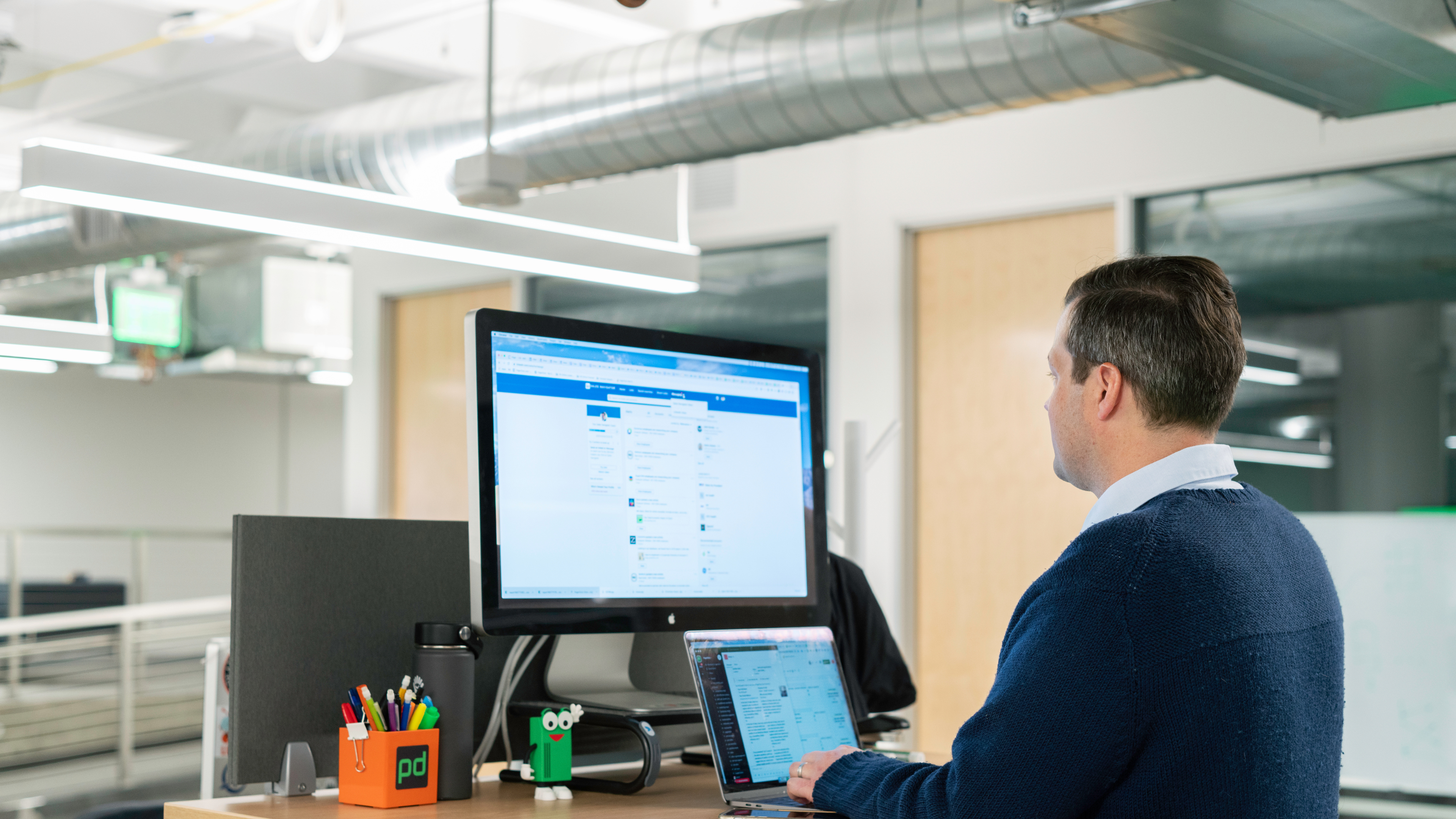 LinkedIn Job Scam!  It’s critical to understand how job scams work and what a trustworthy hiring process should look like for both job seekers and companies that want to manage job hiring overseas. 