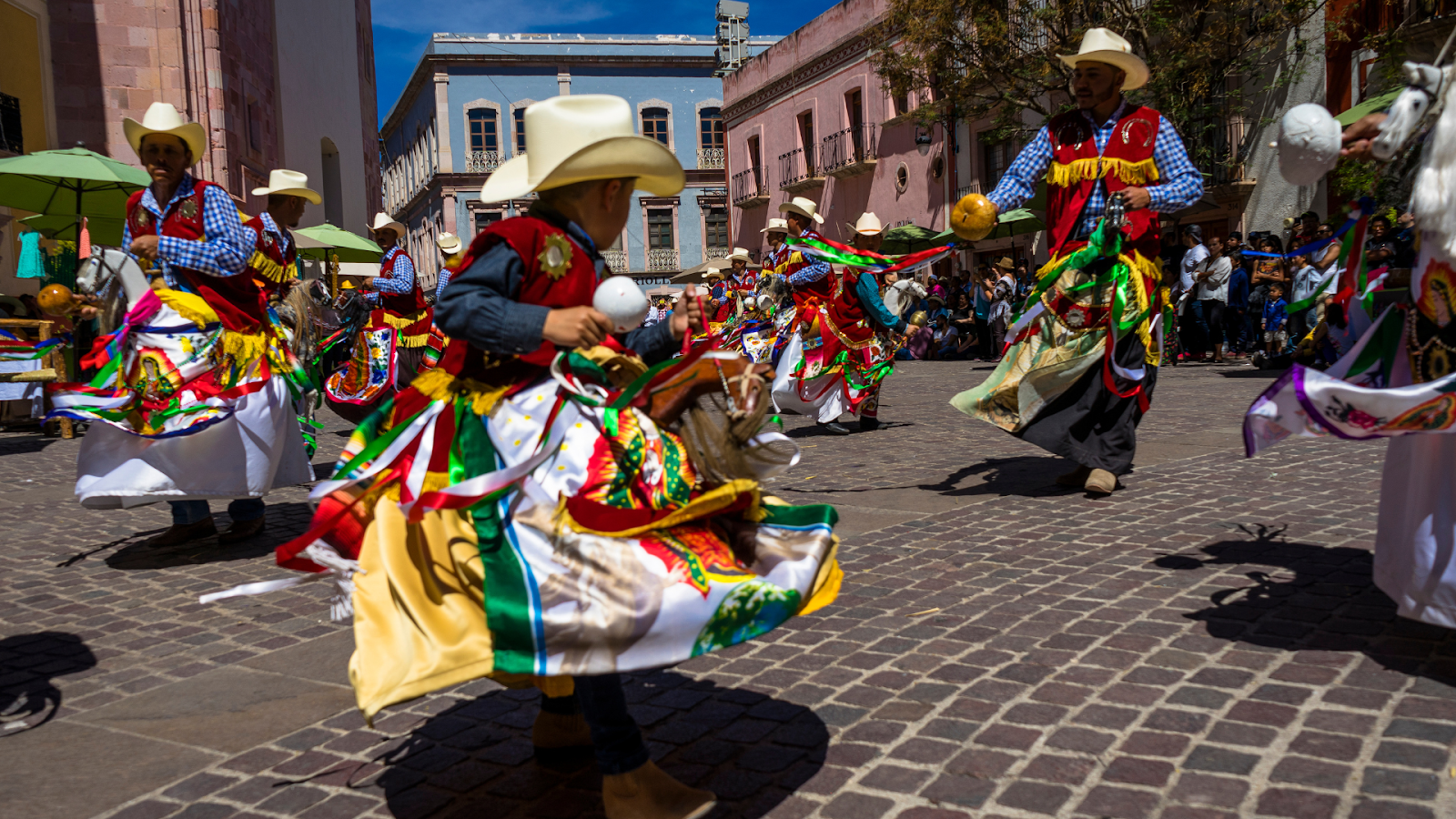 The holiday variances between countries become harder to manage when they appear in a business’s day-to-day payroll cycles. For global employers, the key is managing changes in payroll treatment, staffing, and timing in practice. 