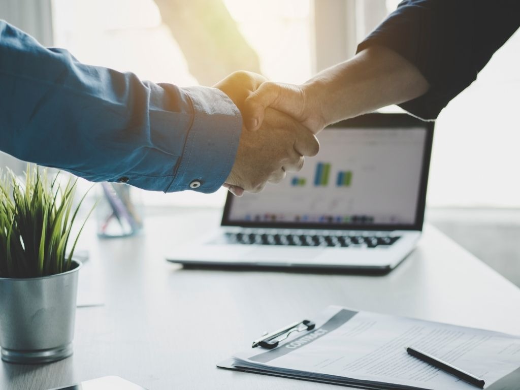 2026 年勞工請假規則的變革，不應成為企業擴張的絆腳石。 Slasify 將繁瑣的行政營運轉化為自動化的合規流程，確保企業隨時享有最高規格的法律防護。