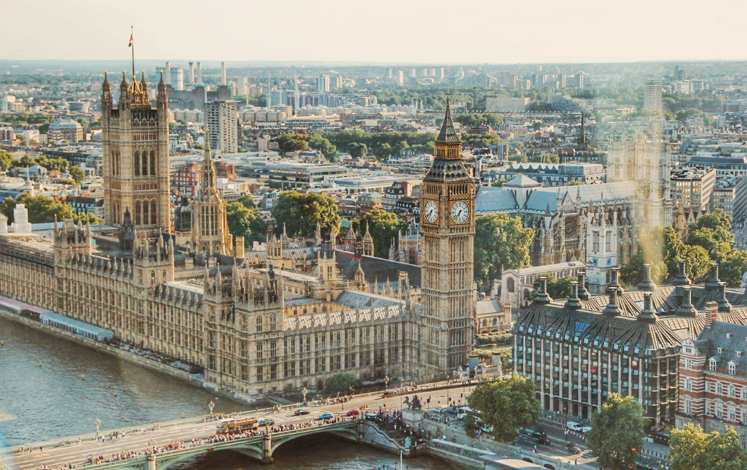 Navigating UK employment law requires a dual focus: meeting general labor standards and adhering to specific immigration-related duties. Failure to maintain these essentials can lead to severe financial penalties and the loss of your ability to hire international talent.