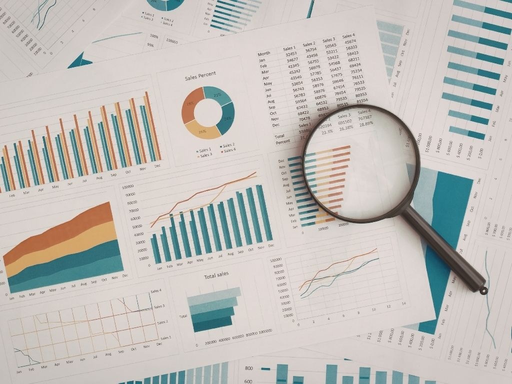 透過 Slasify 人資解決方案,將員工的假勤、薪資、工時數據等資料雲端化,減少人工紀錄出錯,更可以因應需求產出可視化報表,讓 HR 們省時又省力!