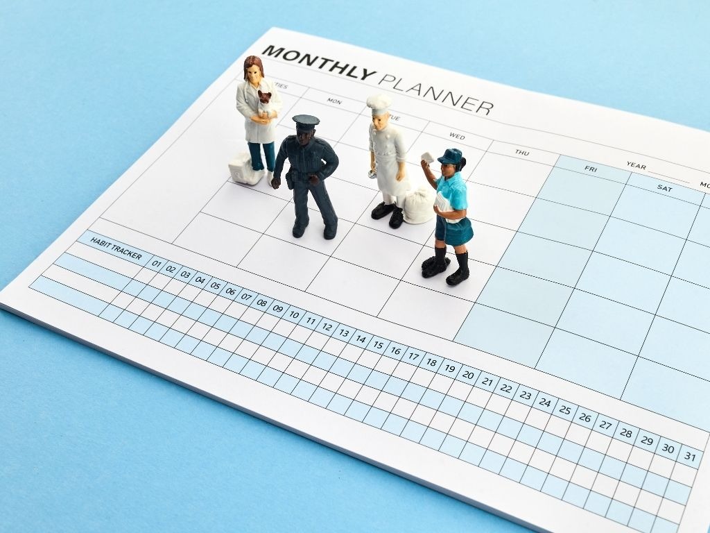 因應台灣最新的國定假日規範提前人事管理,是跨國企業落地的重要行動。