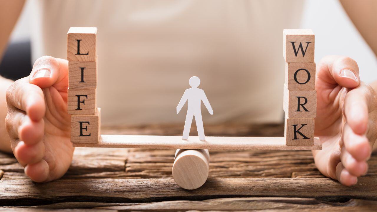 Australia’s Right to Disconnect legislation stems from concerns about the long-term effects of constant connectivity on employee mental health, productivity, and overall well-being. With the rise of remote work and digital communication, many workers found themselves always “on,” unable to fully disconnect from their professional responsibilities even after working hours.