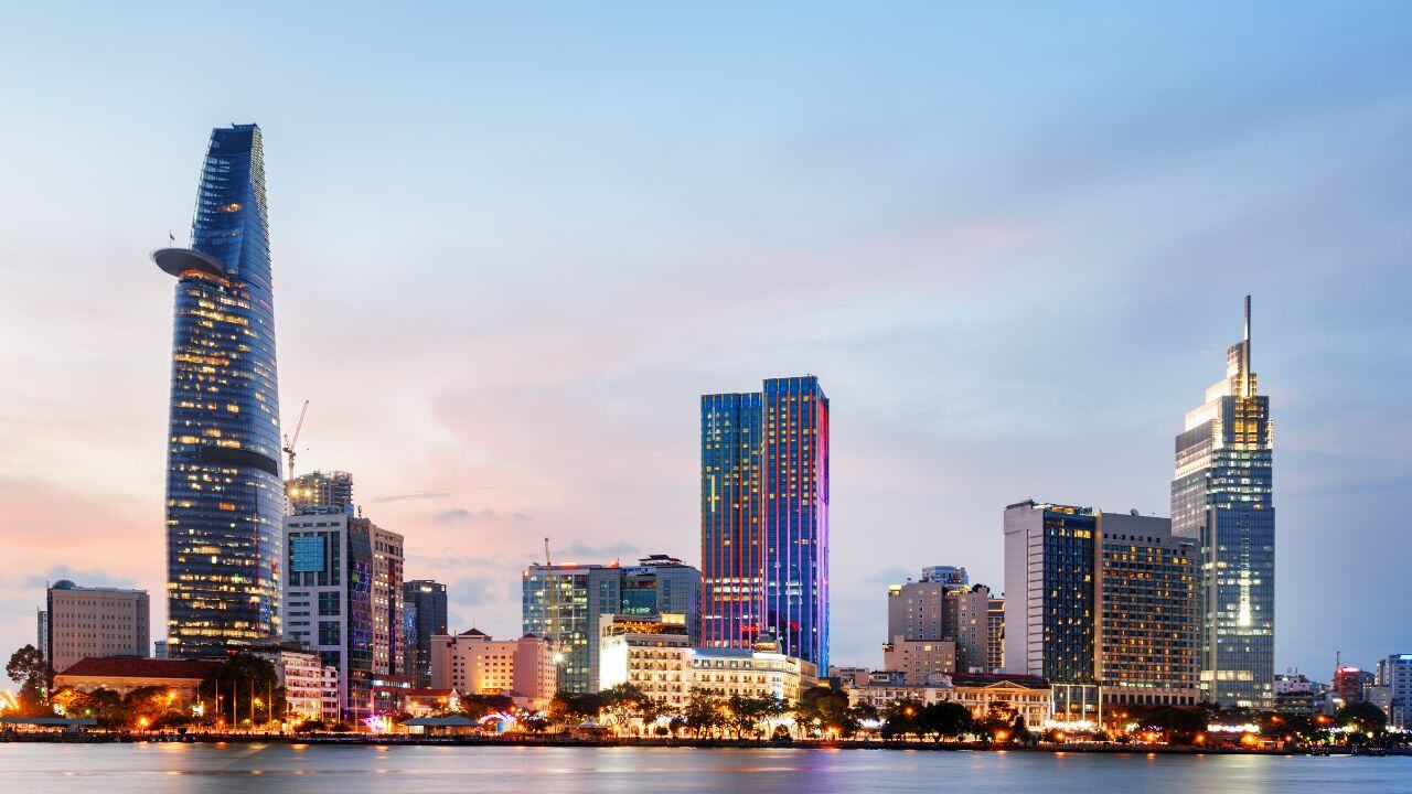 Opportunities for Global Talent  The economic partnership between Vietnam and France facilitates a vibrant exchange of talent. French businesses in Vietnam often seek local expertise, creating many job opportunities for Vietnamese professionals. Similarly, Vietnamese talent has found opportunities in France, especially in tech, engineering, and hospitality.